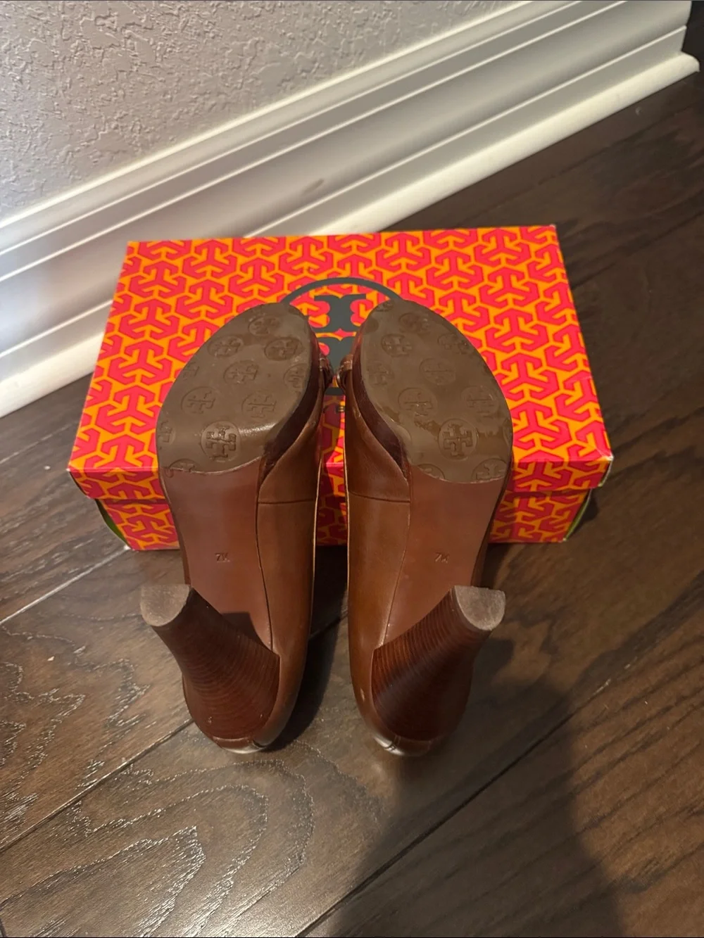 Tory Burch Brown Leather Logo Cap-Toe Heels